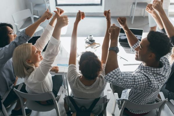 Comment les entreprises renforcent la solidarité : cas pratiques et visions futures